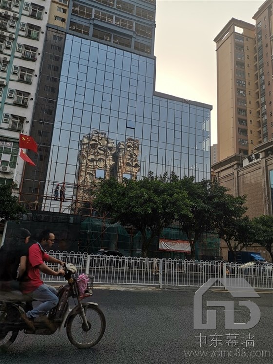 鋁板幕墻建筑與傳統(tǒng)建筑的區(qū)別？