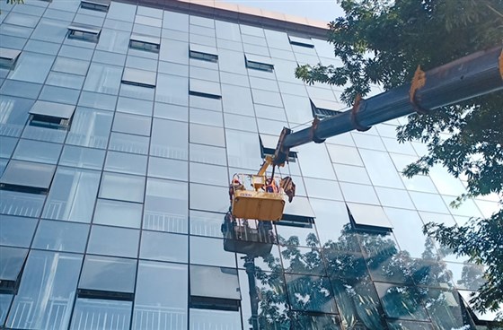 玻璃幕墻維修更換