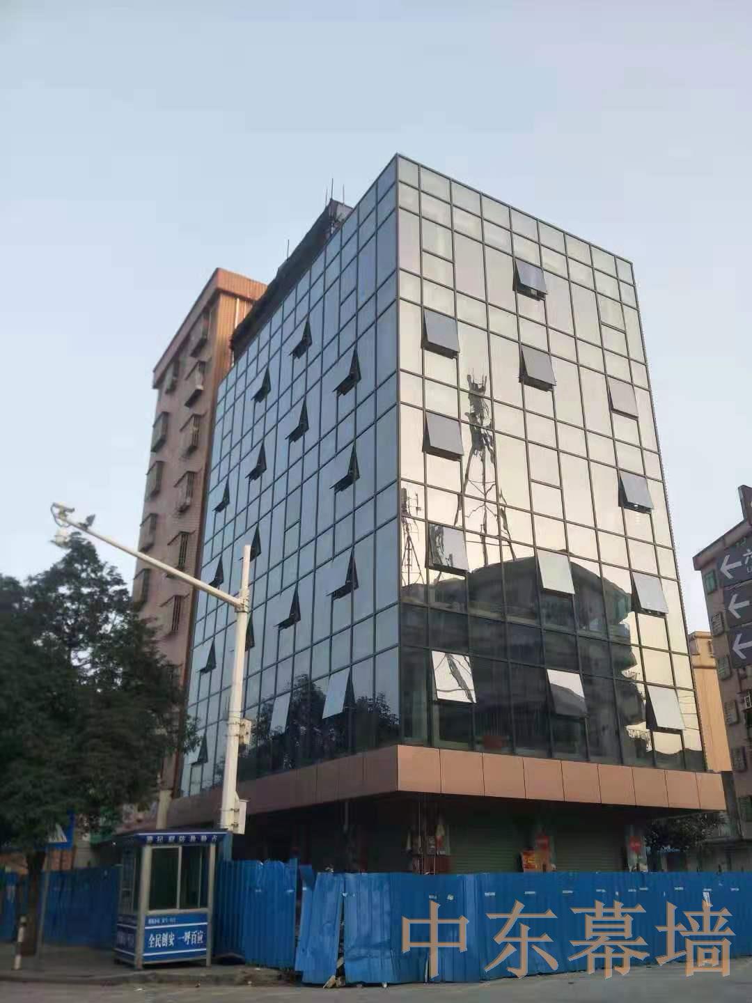 為什么建筑師喜歡在建筑外立面設計用玻璃幕墻立面？【中東幕墻】