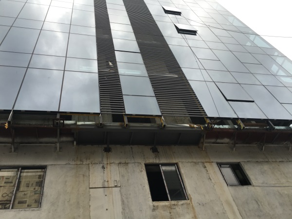 鋼結(jié)構(gòu)玻璃幕墻施工方案，中東誠(chéng)心為您專解！