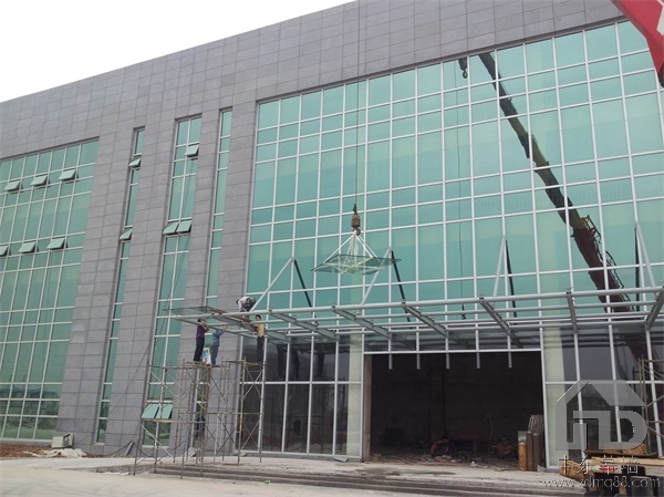 鋁板網(wǎng)幕墻的有哪些優(yōu)勢及用途？