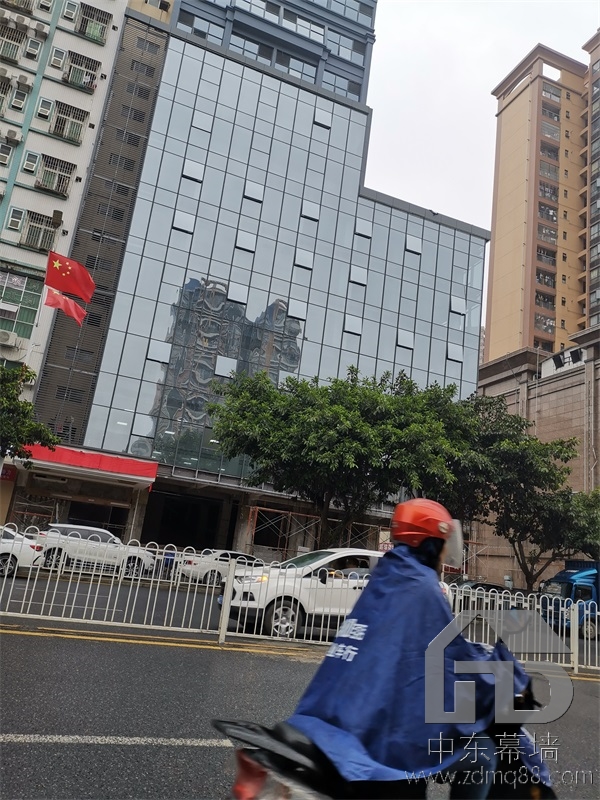 做玻璃幕墻多少錢一平方？