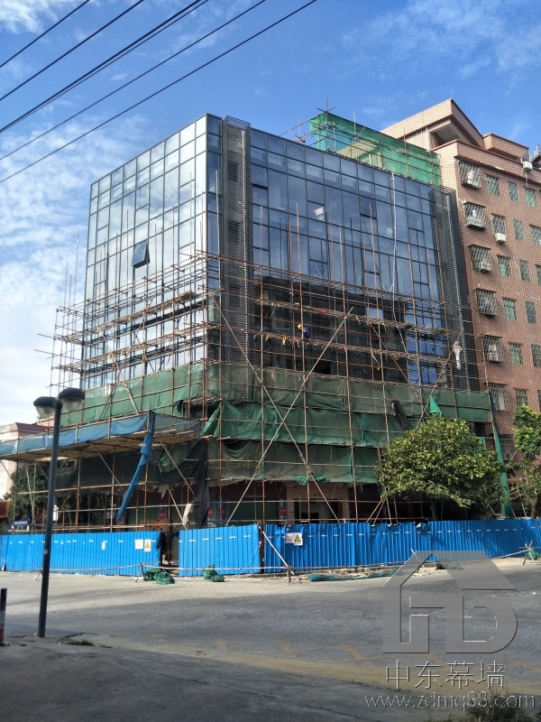 專(zhuān)業(yè)做玻璃幕墻公司，20年專(zhuān)業(yè)設(shè)計(jì)施工經(jīng)驗(yàn)，免費(fèi)獲取幕墻報(bào)價(jià)