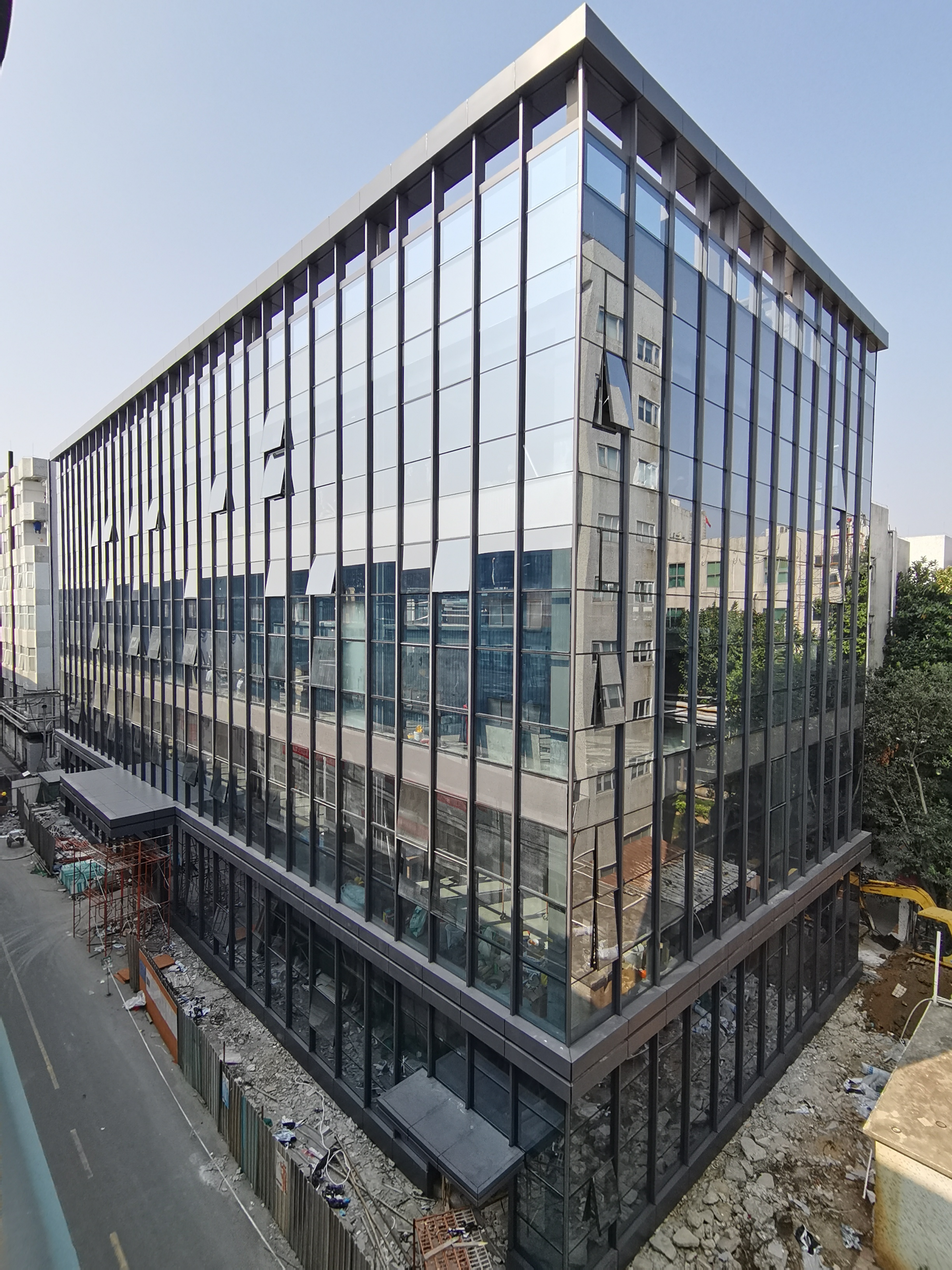 舊樓改造玻璃幕墻公司哪家好